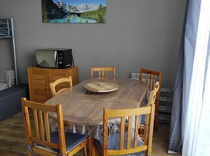 La Gela, Pieds De Pistes *